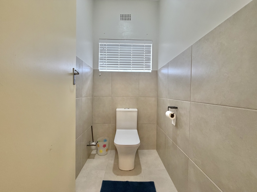 4 Bedroom Property for Sale in Paradise Beach Eastern Cape
